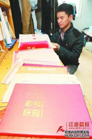 合肥学霸登上《中国研究生》封面 7年拿奖73个